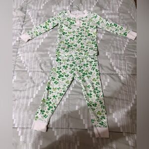 Roller Rabbit Painted Shamrock Pajamas Kid size 2. In great condition